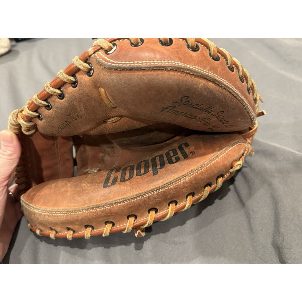 Vintage Cooper Pro Scoop Catcher’s Mitt Leather Baseball Glove RHT Brown USA